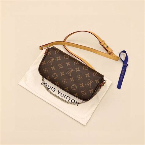 Louis Vuitton Portafoglio On Catena Ivy Monogram .